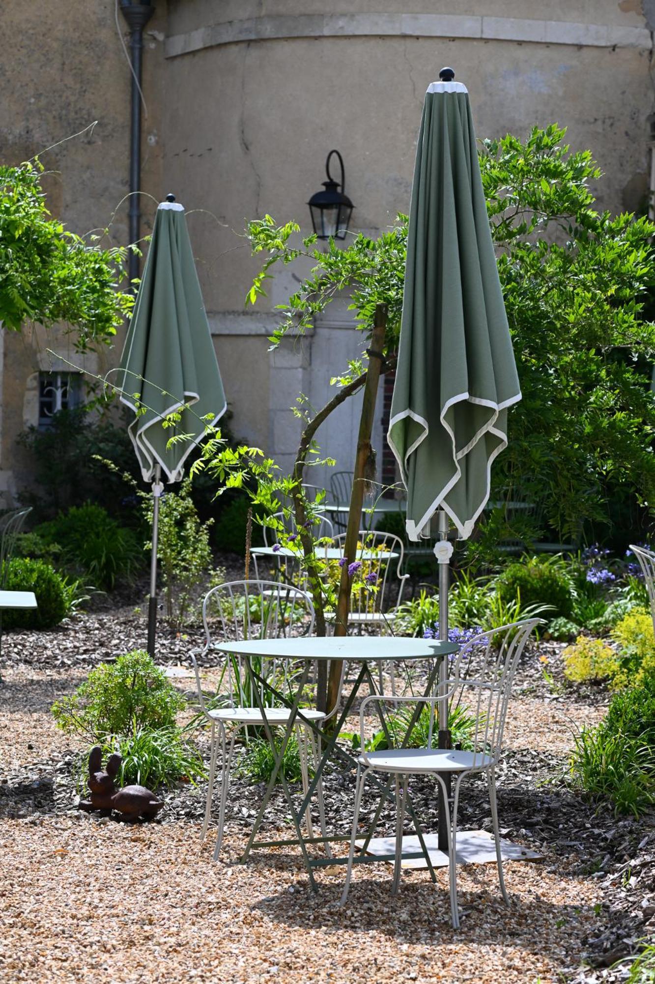 Hotel Les Pres Saint-Hilaire-le-Chatel 외부 사진